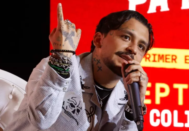 Christian Nodal habla en una rueda de prensa en Bogotá (Colombia). Foto: EFE / Mauricio Dueñas Castañeda
