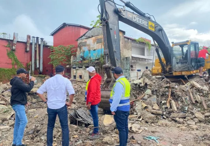 Trabajos de demolición. Foto: Diomedes Sánchez