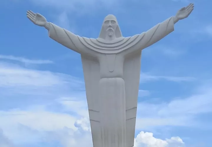 La imagen del Cristo se ubica en el Paseo Marino de la ciudad. Foto: Archivo