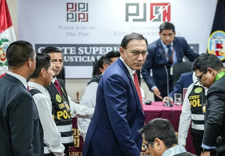  Martín Vizcarra pidió votar por su hermano. Foto: EFE
