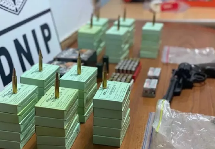 Al concluir la diligencia, las municiones, las armas y la droga quedaron a órdenes del Ministerio Público para el inicio de la investigación del caso. Foto. PN.