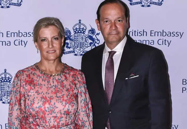 La duquesa de Edimburgo junto al canciller Martínez-Acha. Foto: Cortesía/Embajada de Reino Unido