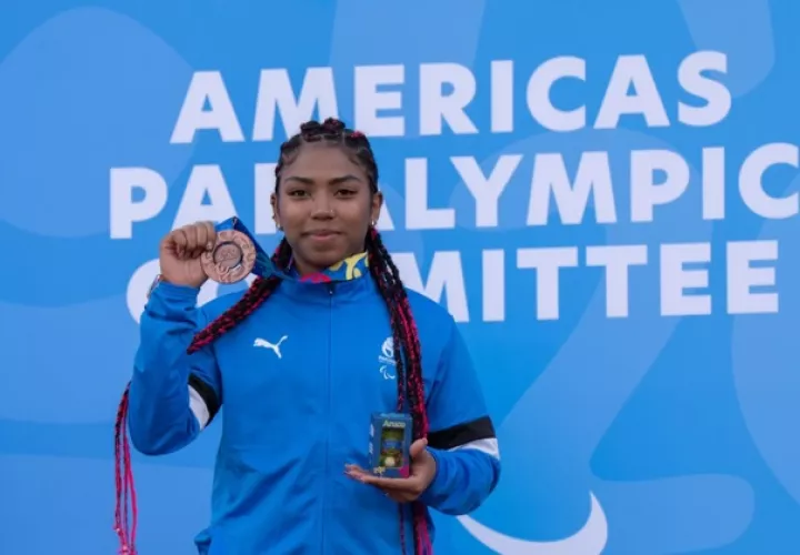  Keitlyn Escobar muestra sui medalla de bronce. Foto: Pandeportes