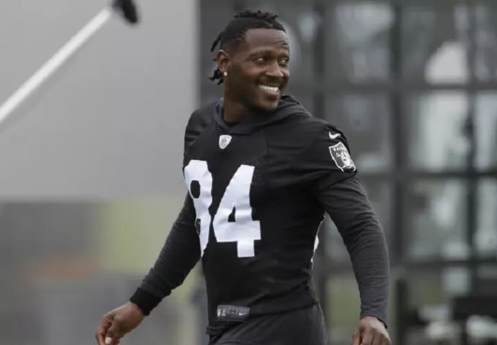 Antonio Brown habría estado este último tiempo en Dubái.