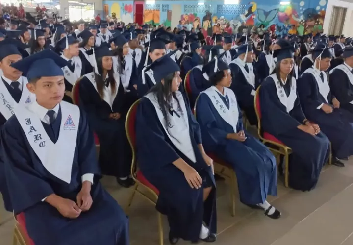 Graduandos se preparan para su gran día. Foto: Cortesía