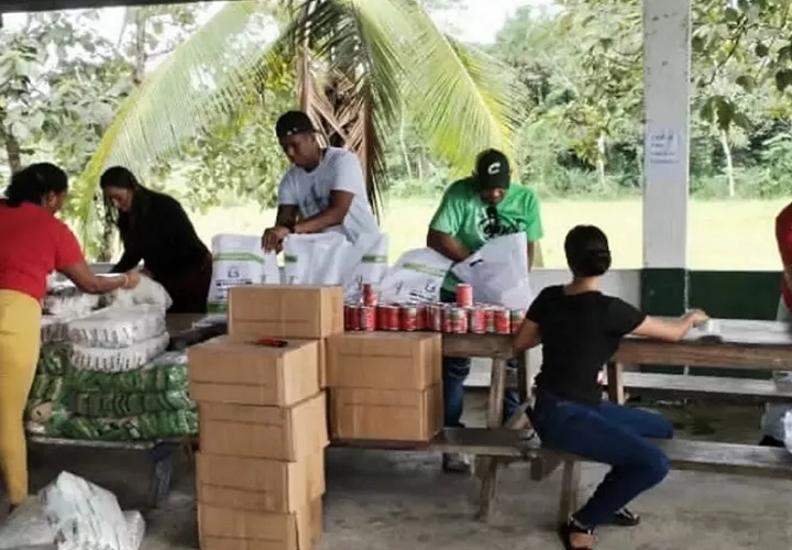 Cada una de las cajas incluirá productos como jamón picnic, piña, arroz, guandú y azúcar. Diomedes Sánchez