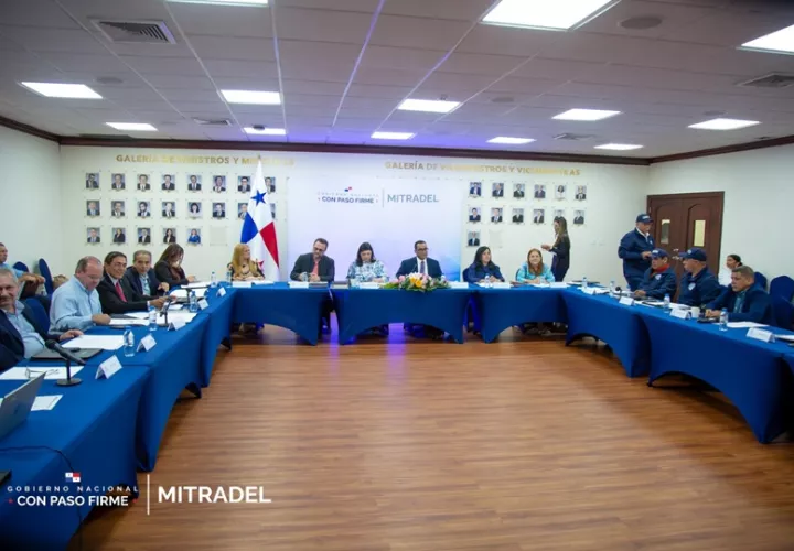 Este sábado se instaló la mesa de la Comisión Nacional de Salario Mínimo. Foto: Mitradel