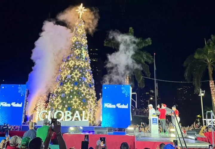 Simultáneamente, quedaron iluminados los 26 puntos navideños distribuidos en Panamá Centro, Este y Norte. Foto: Cortesía