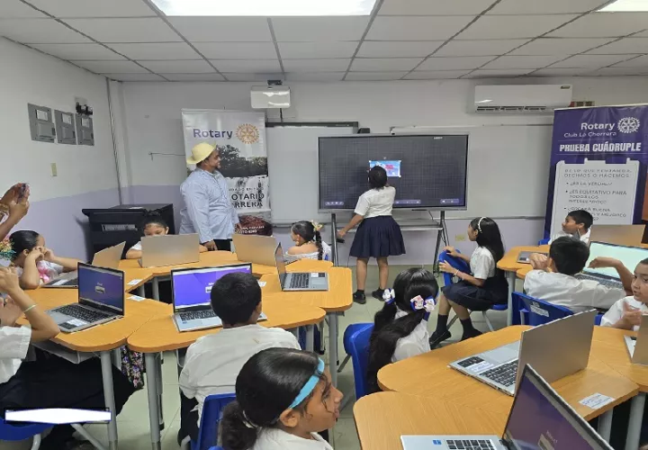 La instalación de esta aula forma parte del proyecto nacional Aula Digital Interactiva, impulsado por los clubes rotarios del país con el apoyo de La Fundación Rotaria, autoridades educativas y aliados comunitarios. Foto. Cortesía