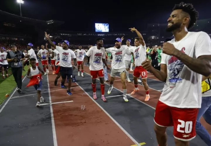 Jugadores de Panamá festejan la clasificación al mundial. Foto: EFE