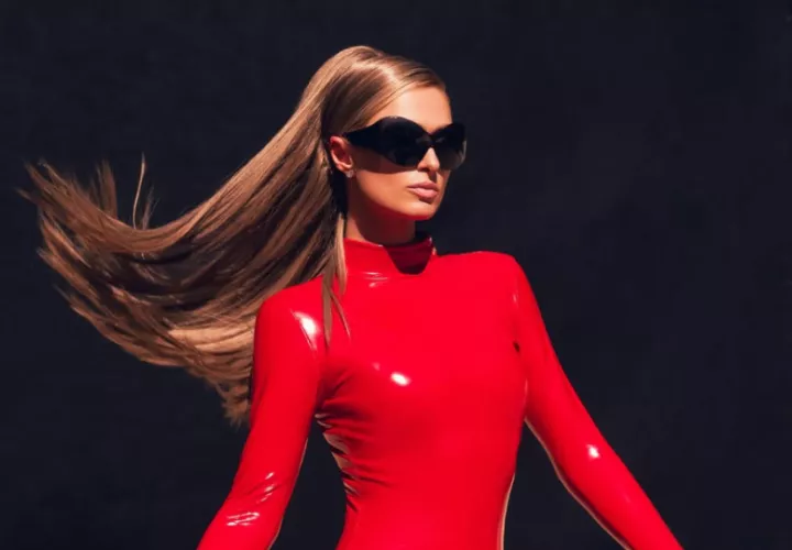 Paris Hilton como Britney Spears en 'Oops!... I Did It Again'. Foto: Instagram / @parishilton