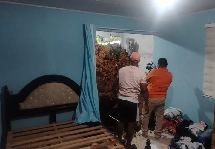 En esta misma área de La ciénaga ocurrió un deslizamiento de tierra, donde dos casas resultaron con afectaciones. Foto. Diómedes Sánchez