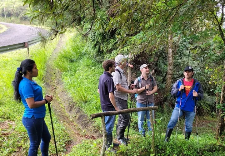 Saltos de agua, áreas protegidas, caminatas por bosques, centros comerciales, un cinturón de playas en el litoral Pacífico, granjas agroturísticas, zonas para acampar y la proximidad a un aeropuerto son parte del potencial de la provincia. Foto. Eric Montenegro