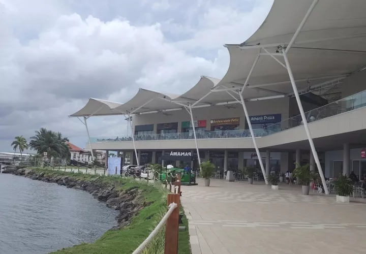 Los turistas pueden aprovechar el Sistema Colón Puerto Libre, que está exento del 7%. Foto. Diómedes Sánchez