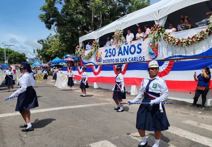 En esta fecha, la población sancarleña también celebra su fiesta patronal en honor a San Carlos Borromeo y la creación de la primera compañía del Cuerpo de Bomberos de la República de Panamá en este distrito. Foto. Eric Montenegro