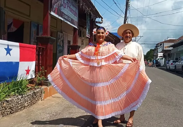 Con esta celebración, Soná reafirma su compromiso con la conservación de las tradiciones y con el orgullo de vestir la pollera, símbolo eterno de la gracia, la cultura y la historia del pueblo panameño. Foto. Melquíades Vásquez