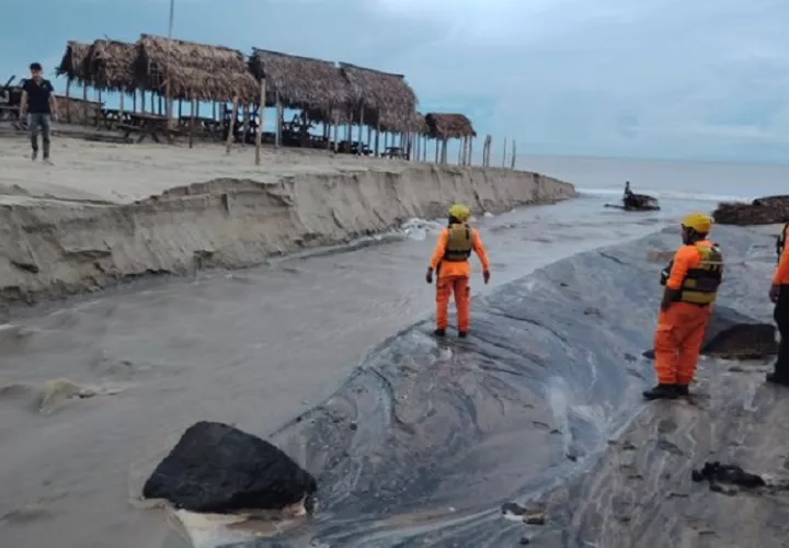 Existen dos avisos en estos momentos que son por mareas máximas y mar de fondo. Foto: Cortesía Sinaproc
