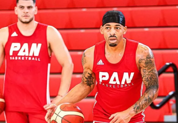 Trevor Gaskins (der.), jugador de la selección de Panamá. Foto: Fepaba