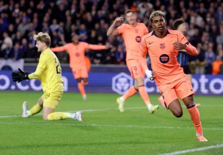 Lamine Yamal del Barcelona, festeja su gol contra Brujas. Foto: EFE