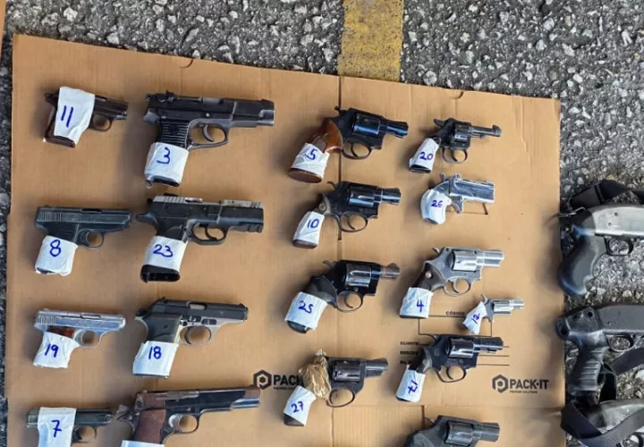 Armas entregadas, las cuales, posteriormente, son destruidas. Foto: Cortesía Gobernación de Panamá