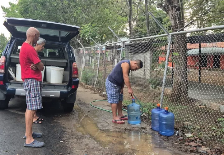 Las autoridades reiteraron el llamado a la población a mantenerse informada y atender las recomendaciones mientras avanza este proceso para garantizar un suministro de agua seguro en la región de Azuero. Foto. Thays Domínguez