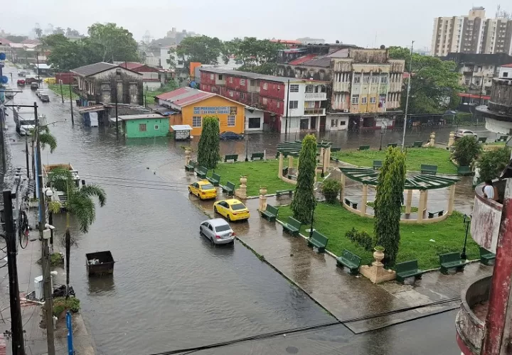 Una de las zonas susceptibles a inundaciones es la propia ciudad de Colón, con la intensidad de las lluvias. Foto. Diómedes Sánchez