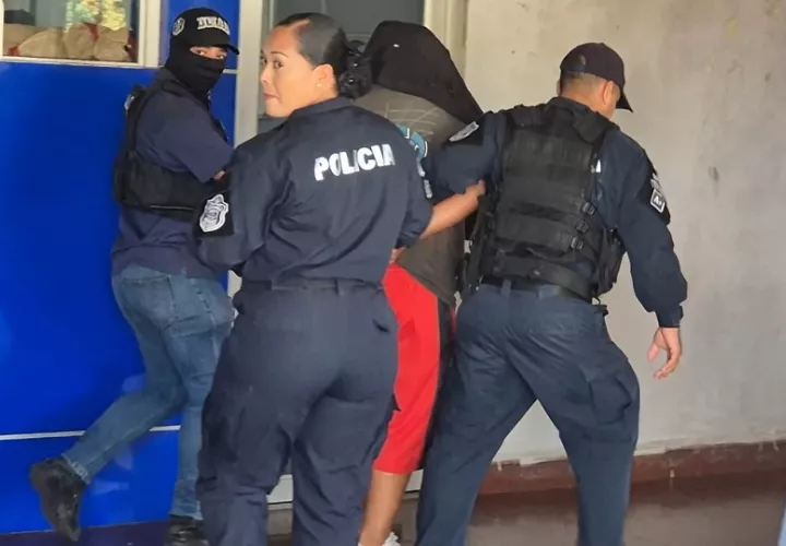 Durante estas acciones, la Policía Nacional logró además la captura de otras tres personas requeridas por la justicia por diversos delitos, elevando a cuatro el total de aprehendidos. Foto. Thays Domínguez