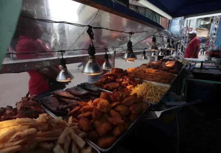 En respuesta a una dieta rica en grasas, los hepatocitos maduros del hígado vuelven a un estado inmaduro.