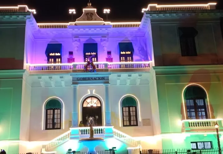 Gobernación de la provincia de Panamá, adornada con motivos navideños. Foto: Pancho Paz