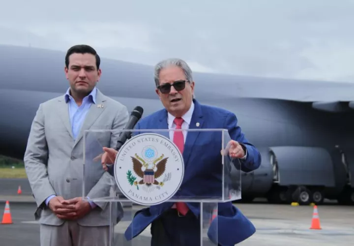 El embajador de Estados Unidos en Panamá, Kevin Cabrera junto al ministro de Salud, Fernando Boyd Galindo. Foto: Cortesía