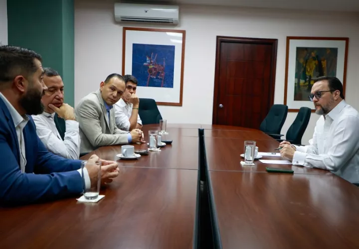 Momentos de la reunión entre inversionistas sudamericanos y el ministro de Comercio. Foto: Cortesía Mici