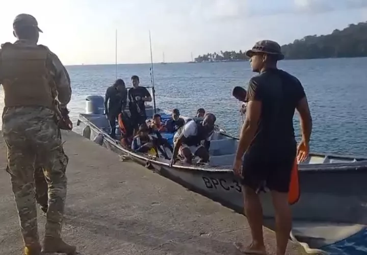 Los náufragos fueron rescatados por los estamentos de seguridad. Foto: Diomedes Sánchez 
