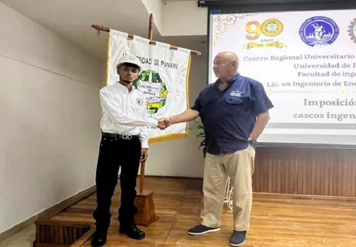 Abdiel Salinas, recién graduado de la licenciatura en Ingeniería de Energías Renovables, primer beneficiado del programa de empleo. Foto: Cortesía