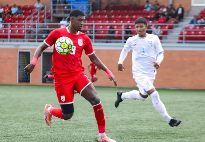 Josué Vergara (izq.) anotó el primer gol panameño ante Honduras. Foto: FPF