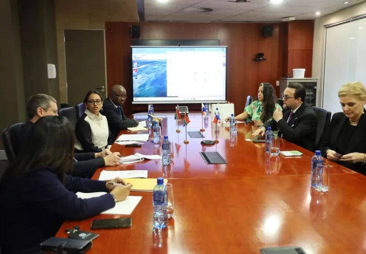 El ministro Moltó, junto a la presidenta de Apede, se reunió con Elias Monage, presidente del Black Business Council (BBC) de Sudáfrica. Foto: Cortesía Mici