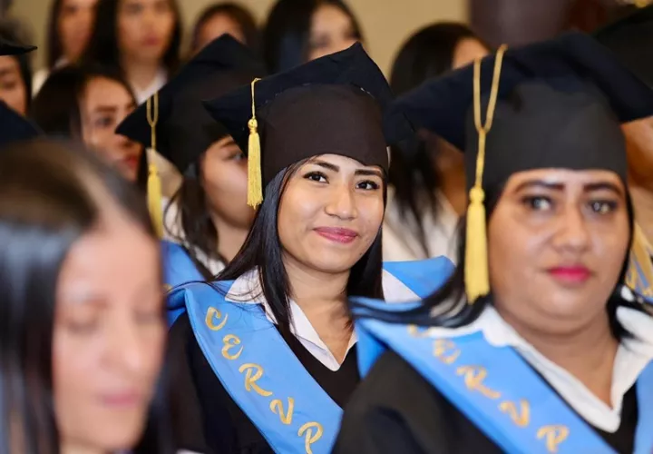 Las jóvenes estudiantes buscan una nueva oportunidad. Foto: Cortesía