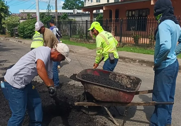 Entre las zonas impactadas por la campaña se encuentra la vía de La Florecita de Santiago hacia el distrito de Atalaya, así como otros sectores donde el tránsito vehicular se había tornado casi imposible debido al avanzado estado de deterioro de las calles.  Foto. Melquíades Vásquez