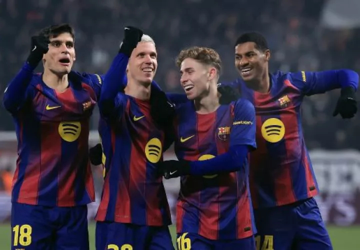 Jugadores del Barcelona en el partido en Praga. Foto: EFE