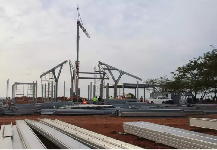 Toda la arena supuestamente extraída estaría siendo utilizada en el relleno de un tramo aproximado de 2.5 kilómetros lineales. Foto. Eric Montenegro