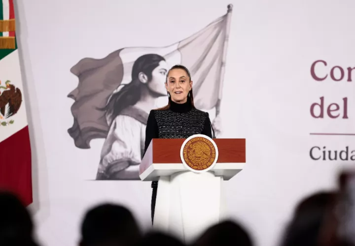 Claudia Sheinbaum en una rueda de prensa este lunes en el Palacio Nacional en Ciudad de México. Foto: EFE / José Méndez