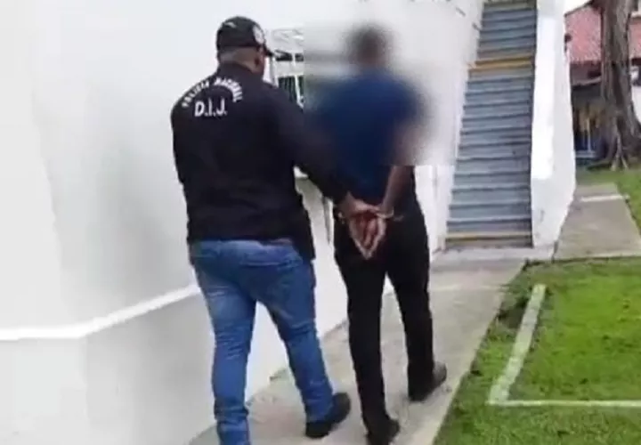 Ambos son requeridos después de un informe de auditoría elaborado por la Contraloría General de la República. Foto. Policía Nacional 
