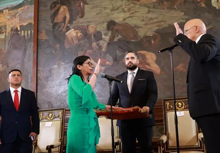 Delcy Rodríguez durante la juramentación. EFE