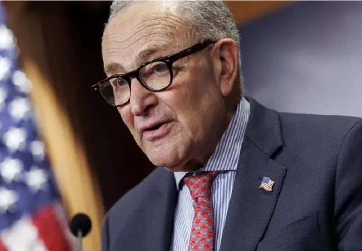 Fotografía de archivo del líder de la minoría demócrata en el Senado de EE.UU., Chuck Schumer, en Washington (EE.UU.). Foto: EFE/EPA/ Will Oliver