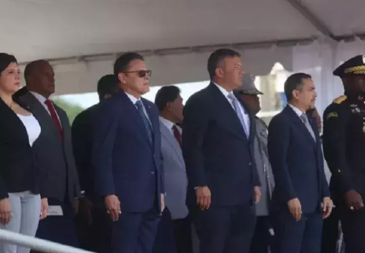 El ministro de seguridad Frank Ábrego, partiicipó en el acto de graduación de 79 nuevos subtenientes en la Escuela de Oficiales de la Policía en Davis, ubicada en las afueras de la ciudad de Colón. Foto. Cortesía PN