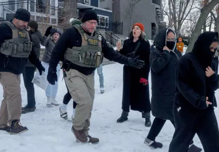 ice-mata-protesta.jpg