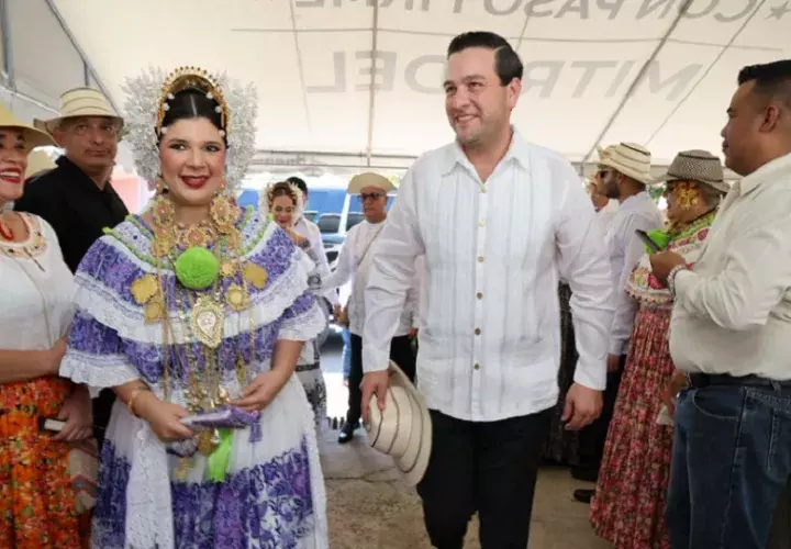 El embajador junto a la ministra de Trabajo. Foto: @USAmbassadorPAN