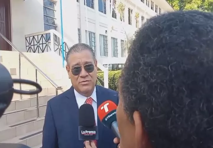  Pedro Meilán a su llegada al edificio Gil Ponce. Foto: Cristabel Escala 