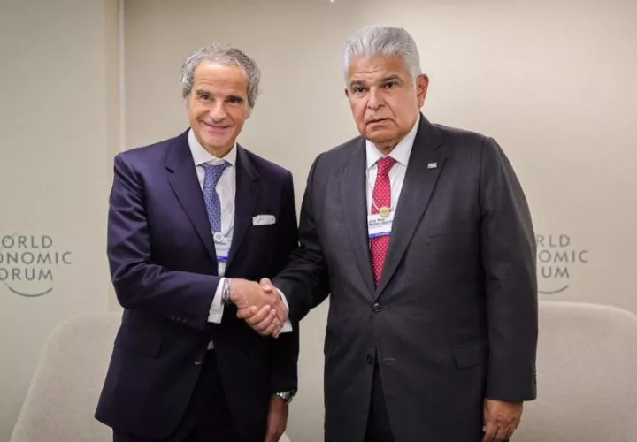 El director general del OIEA, Rafael Mariano Grossi, junto al presidente José Raúl Mulino. Foto: Cortesía