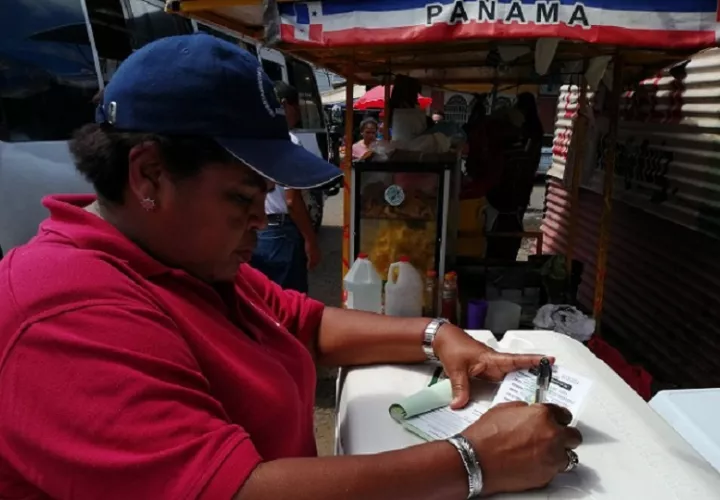  Los operativos, precisó Melo, se realizarán en diferentes horarios, para lo cual se ha habilitado personal, añadiendo que la intención del MINSA no es para "atropellar" a los comerciantes. Foto. Eric Montenegro