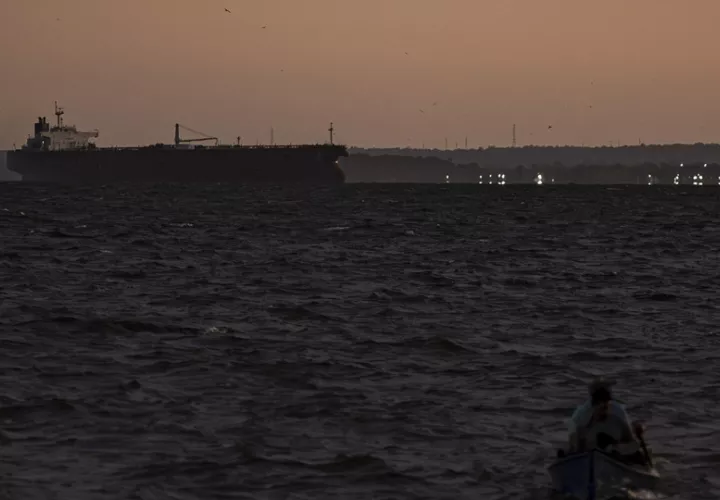 Buques petroleros este sábado, en Maracaibo (Venezuela). Foto: EFE